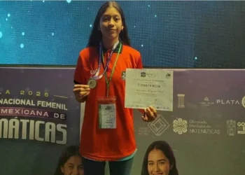 Destaca alumna en Olimpiada de Matemáticas