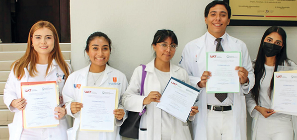 Otorgan 276 plazas para internado médico a egresados UAT