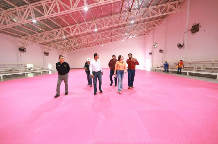 CENTRO DEPORTIVO MULTIDISCIPLINARIO Supervisa alcaldesa avances