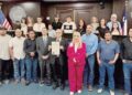 Reconocen a héroes del avionazo