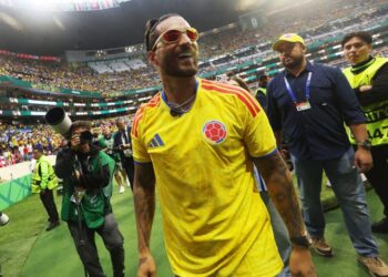 PREVIO AL DEBUT DE COLOMBIA EN EL MUNDIAL Maluma se roba el show en el Estadio CDMX