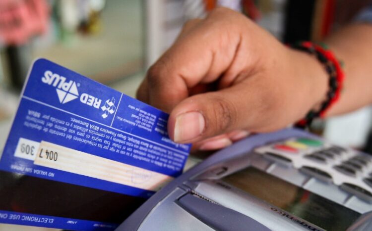 Deben mexicanos más de 61 mmdp a bancos