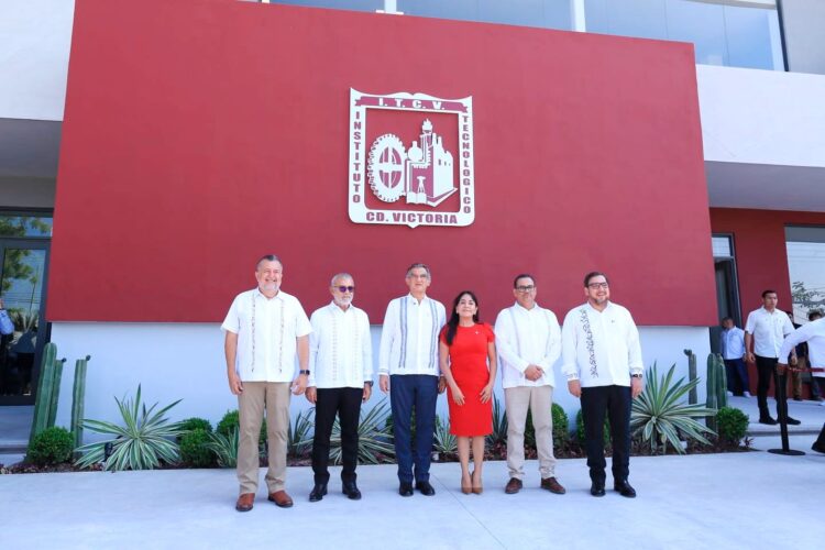 ES EDUCACIÓN EL CIMIENTO MÁS SÓLIDO Entrega Américo gimnasio-auditorio