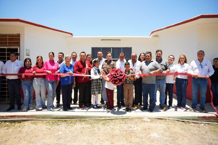 EN PRIMARIA DE VALLES ANÁHUAC Fortalece CLCR infraestructura