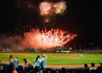 Celebran aniversario de NLD y triunfo de Tecos