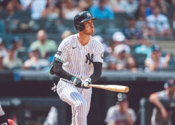 DE BELLINGER Y CHISHOLM EN YANKEES Bambinazos en el 8vo impulsan a la victoria