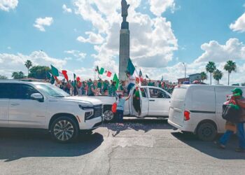 EN EL MONUMENTO A BENITO JUÁREZ Celebran victoria del Tri