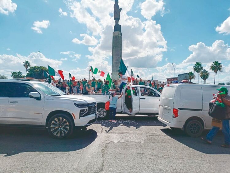 EN EL MONUMENTO A BENITO JUÁREZ Celebran victoria del Tri