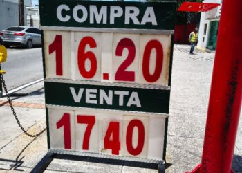 Se recupera el peso frente al dólar
