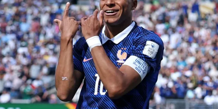 ¡SOBERANO DEBUT! Mbappé firma doblete y Francia liquida a Senegal