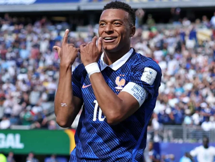 ¡SOBERANO DEBUT! Mbappé firma doblete y Francia liquida a Senegal