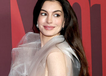 SU ÉTICA DE TRABAJO ES INCREÍBLE Anne Hathaway mantuvo en secreto su embarazo