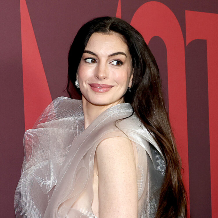 SU ÉTICA DE TRABAJO ES INCREÍBLE Anne Hathaway mantuvo en secreto su embarazo
