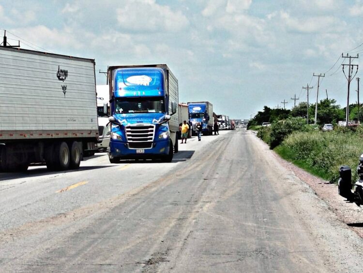 POR ARANCELES DE ESTADOS UNIDOS Cierran 75 líneas transportistas