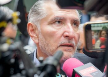Reaparece Adán Augusto en el Senado