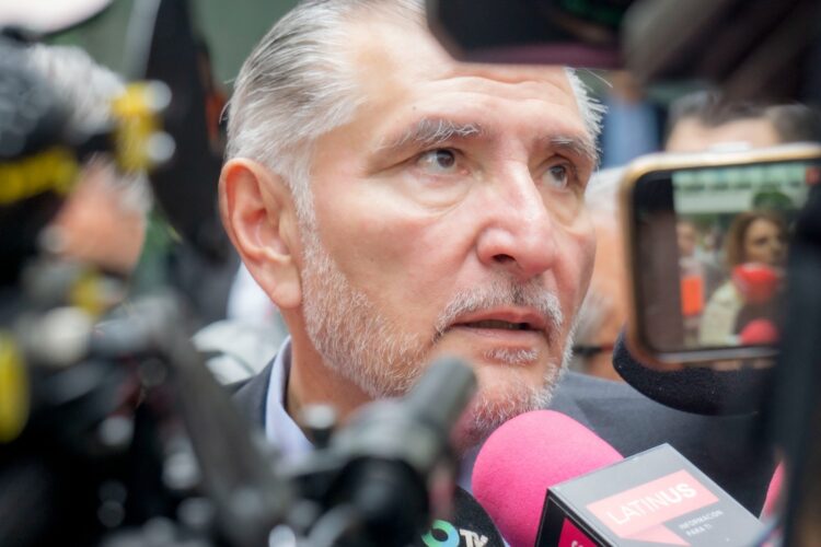 Reaparece Adán Augusto en el Senado
