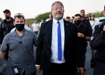MEDIO ORIENTE Colonos israelíes van por Gaza