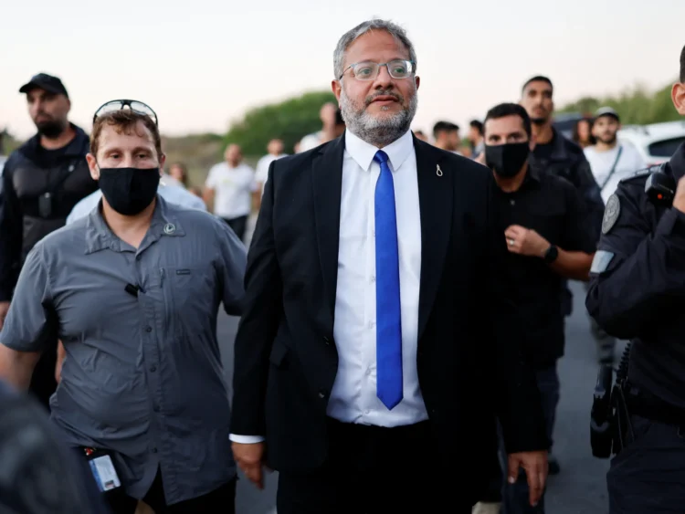 MEDIO ORIENTE Colonos israelíes van por Gaza