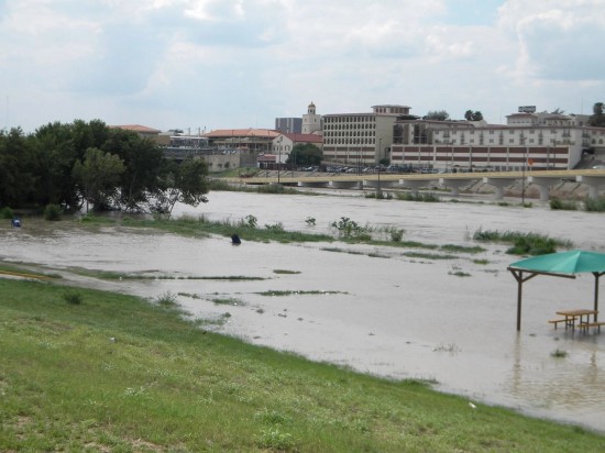 MANTIENEN VIGILANCIA DEL RÍO GRANDE Cresta superaría los 20 pies
