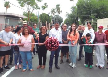 EN DIFERENTES SECTORES Entrega alcaldesa obras de infraestructura vial