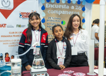 Crean alumnas filtro de agua con apoyo de UAT