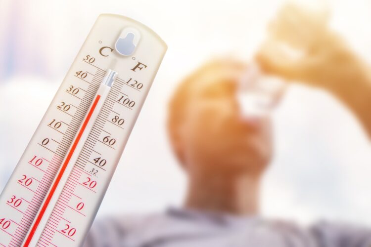 LLAMAN A PROTEGERSE DEL CALOR Termómetro marcará hoy 46°C