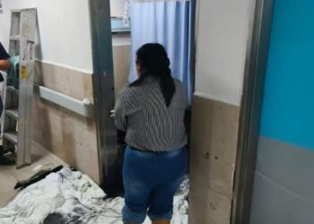 EN EL HOSPITAL GENERAL DE ZONA 11 Aguas negras bañan a pacientes