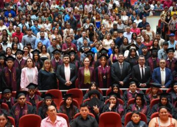 DE PREPARATORIAS MUNICIPALES Egresan 650 mil alumnos