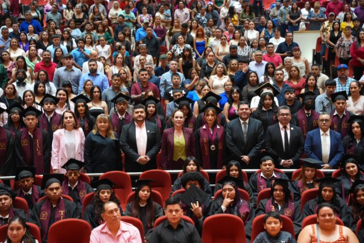 DE PREPARATORIAS MUNICIPALES Egresan 650 mil alumnos