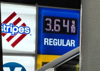 PRECIOS BAJARON UN MES Sube de nuevo la gasolina