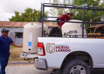 ATIENDEN A FAMILIAS Entregan e instalan 200 tinacos