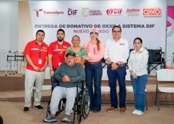 Dona Oxxo al DIF 400 aparatos funcionales