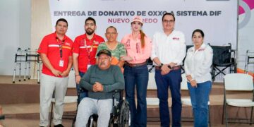 Dona Oxxo al DIF 400 aparatos funcionales