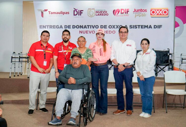 Dona Oxxo al DIF 400 aparatos funcionales