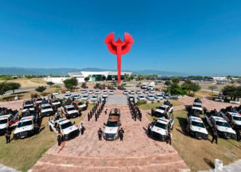 A DEPENDENCIAS ESTATALES Entrega Américo 125.2 mdp en equipo