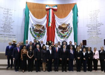 POR SU TRABAJO DE MÁS DE UN SIGLO Encabeza Américo reconocimiento