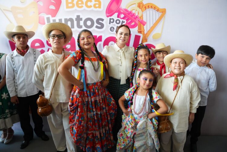 POSICIONA A NLD COMO REFERENTE CULTURAL Entrega CLCR becas a 500 artistas