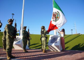 Conmemoran natalicio de Simón Bolívar