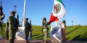 Conmemoran natalicio de Simón Bolívar