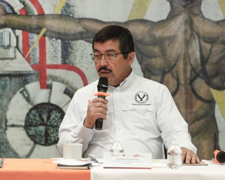 Fortalecerá UAT sector productivo con clústeres