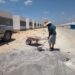 ANTE TEMPERATURAS EXTREMAS Se protegen albañiles del calor