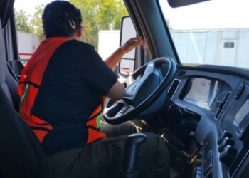 OPERADORES DE TRÁILERES Están a un ‘PASO’ de aprender inglés