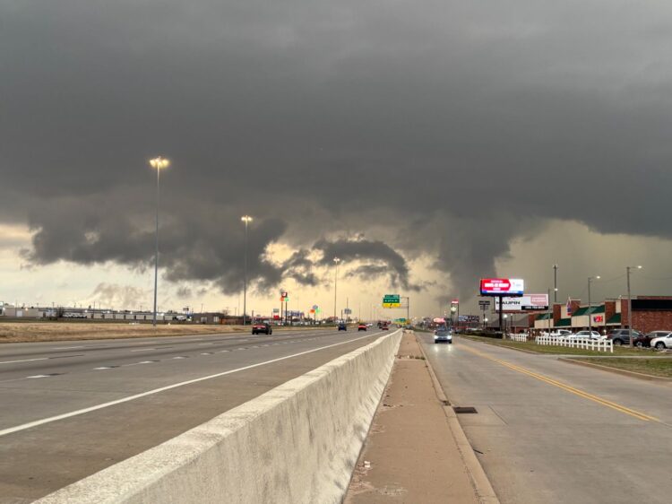 AL NORTE DE LA CIUDAD Devasta tornado a San Antonio