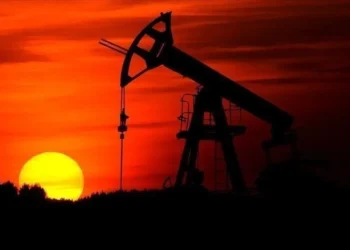 Tensión geopolítica encarece petróleo