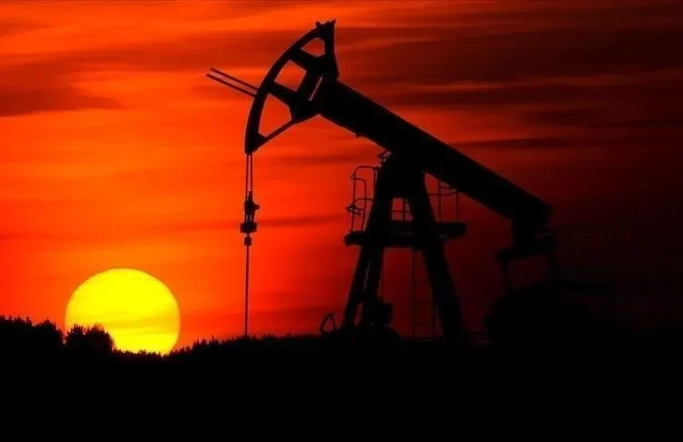 Tensión geopolítica encarece petróleo