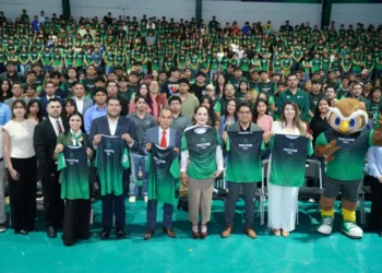 PARA BRINDARLES MÁS OPORTUNIDADES Se unen CLCR y el Tec en pro de los jóvenes