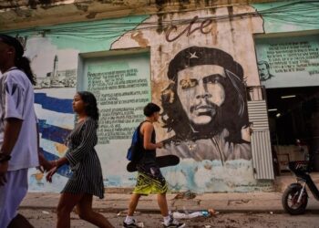 PROHIBEN A ESTADUNIDENSES VIAJAR A LA ISLA Endurece EU sanciones a Cuba