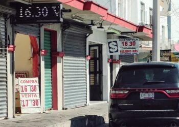 EN CENTROS CAMBIARIOS Presiona el dólar al peso