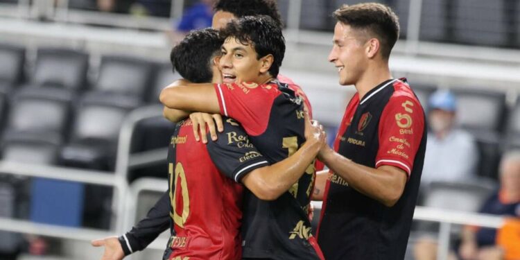 MONZÓN FIRMA UN DEBUT SOÑADO Atlas cierra con triunfo la Leagues Cup