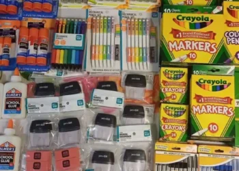 Donarán útiles escolares a menores